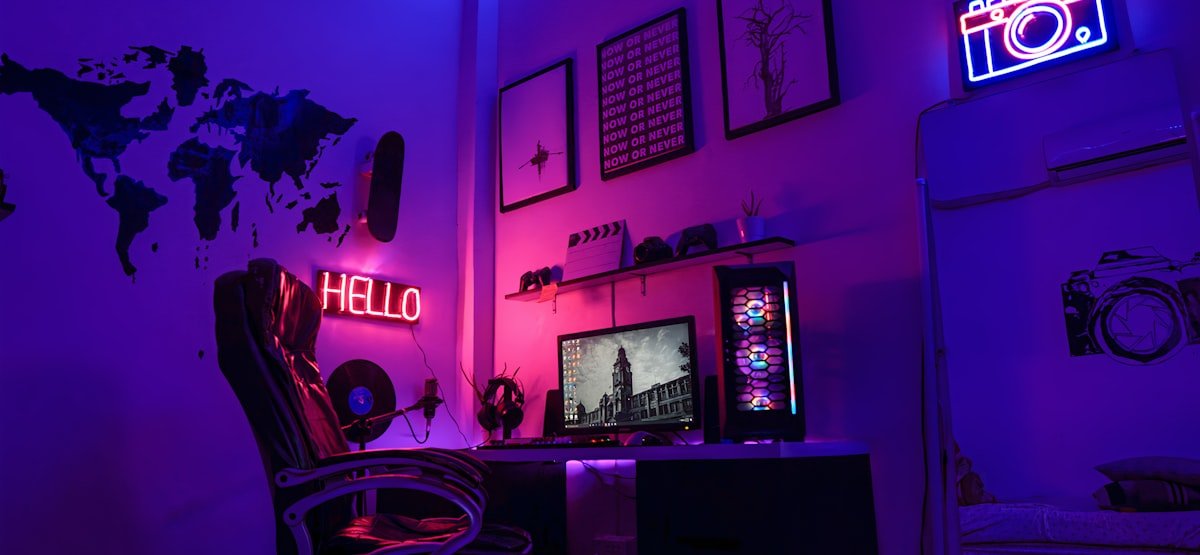 Suasana bermain game co-op online bareng teman